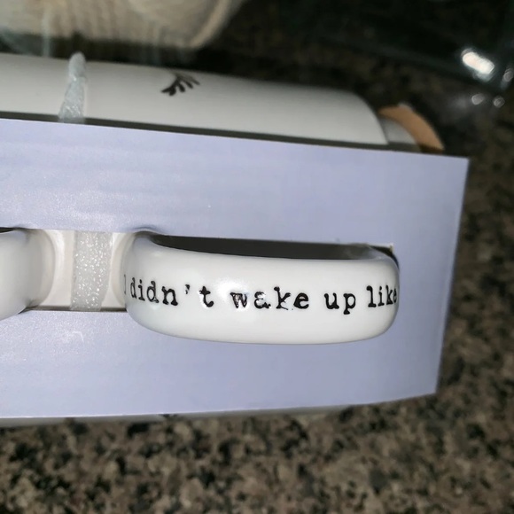 Woke up like this Eyelash Mug Set - Picture 4 of 5